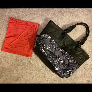 Lululemon Everything Bag Black/Lace White